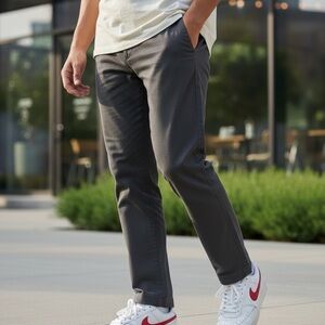 Nike White and Red Sneakers EUC 10.5 men’s